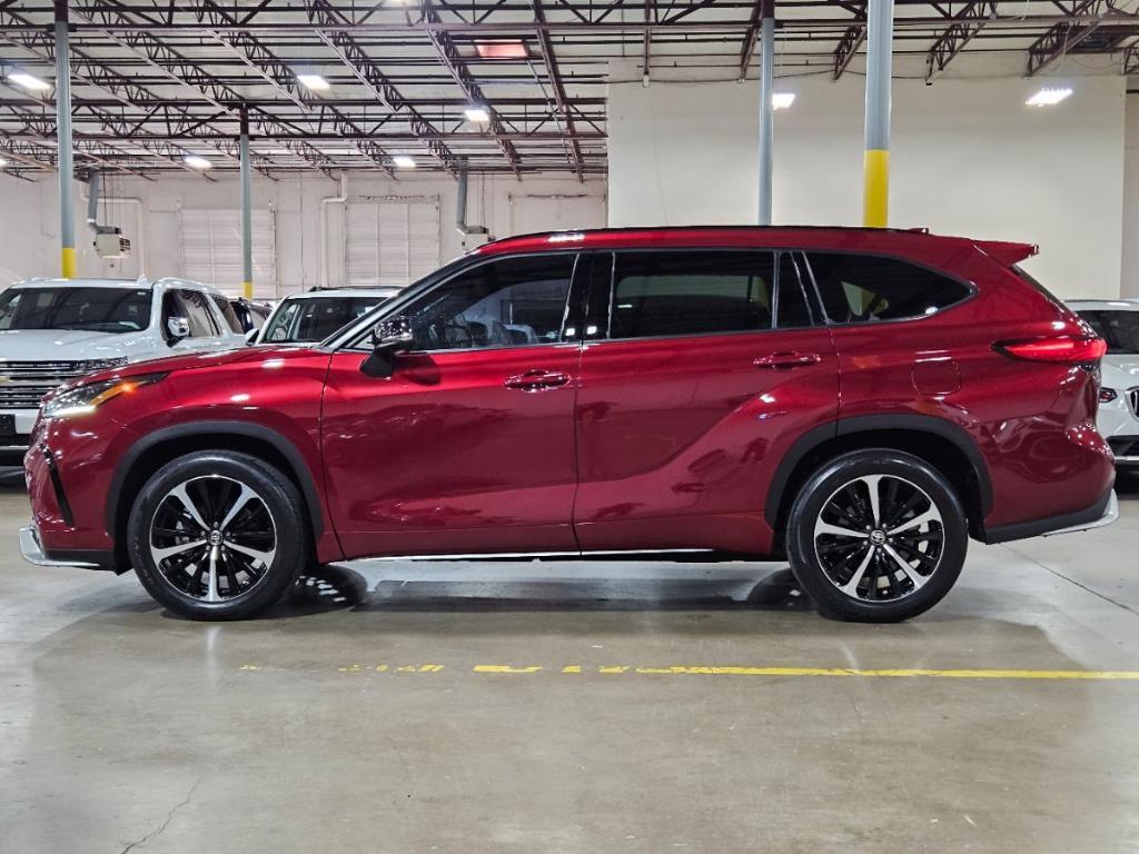 used 2021 Toyota Highlander car, priced at $36,710