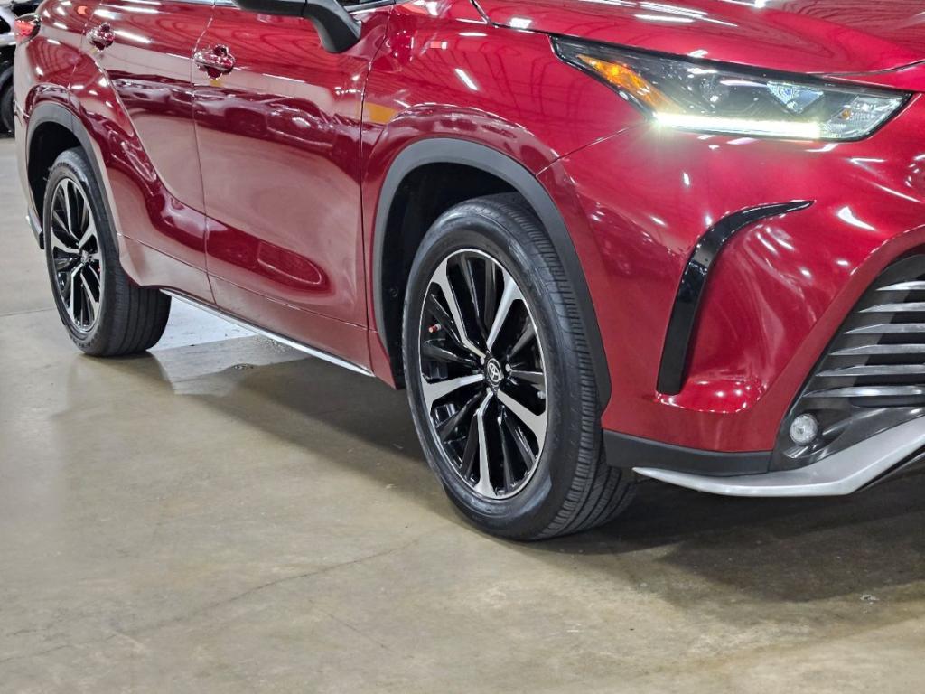 used 2021 Toyota Highlander car, priced at $36,710