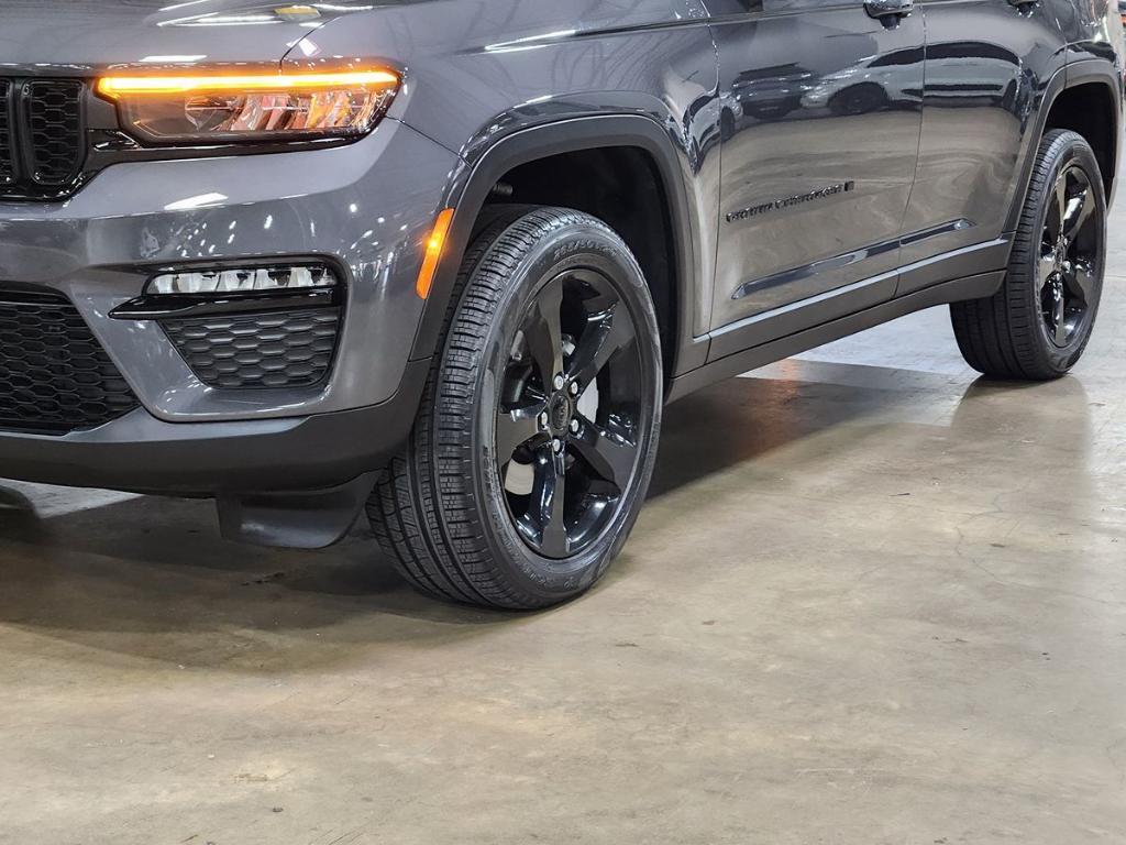 used 2025 Jeep Grand Cherokee car, priced at $41,860