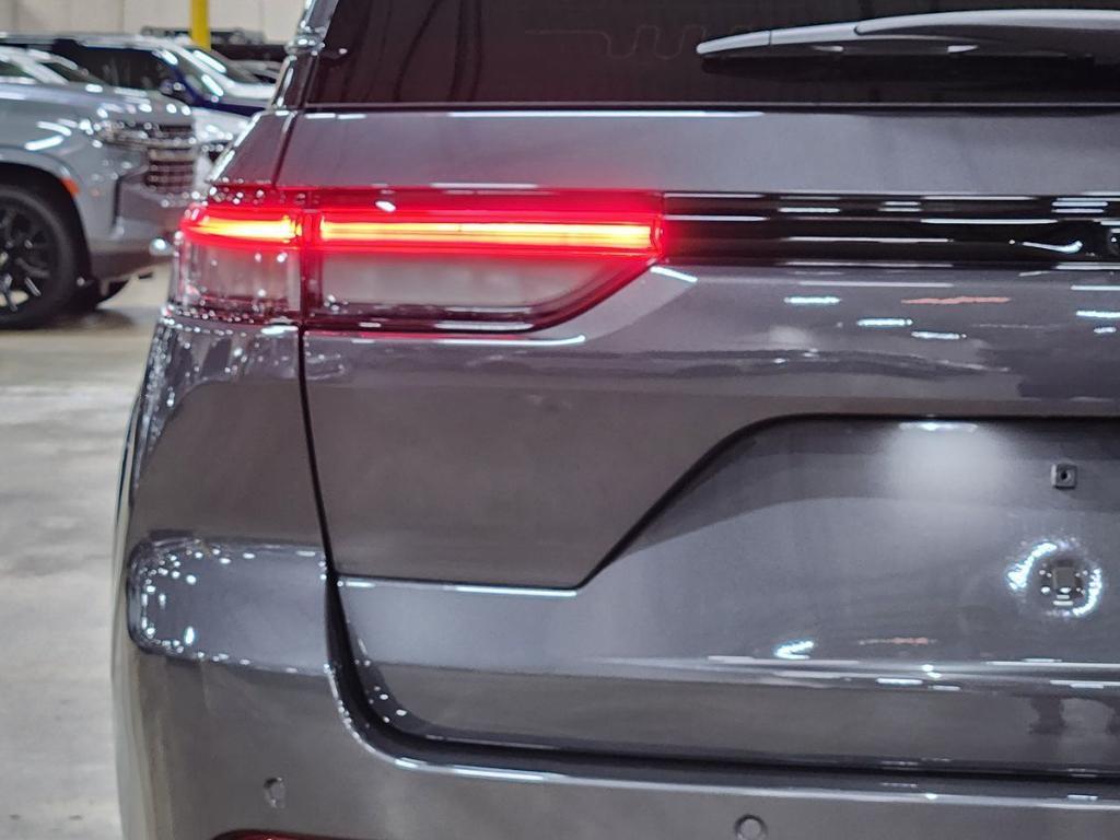 used 2025 Jeep Grand Cherokee car, priced at $41,860