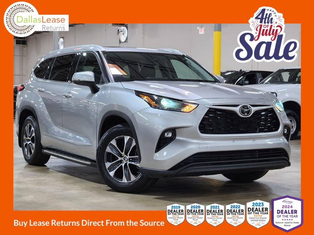 used 2022 Toyota Highlander car, priced at $36,556