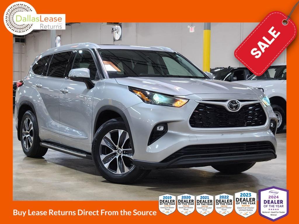 used 2022 Toyota Highlander car, priced at $35,556