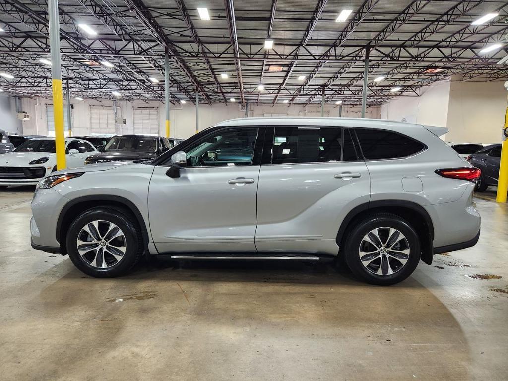 used 2022 Toyota Highlander car, priced at $37,556