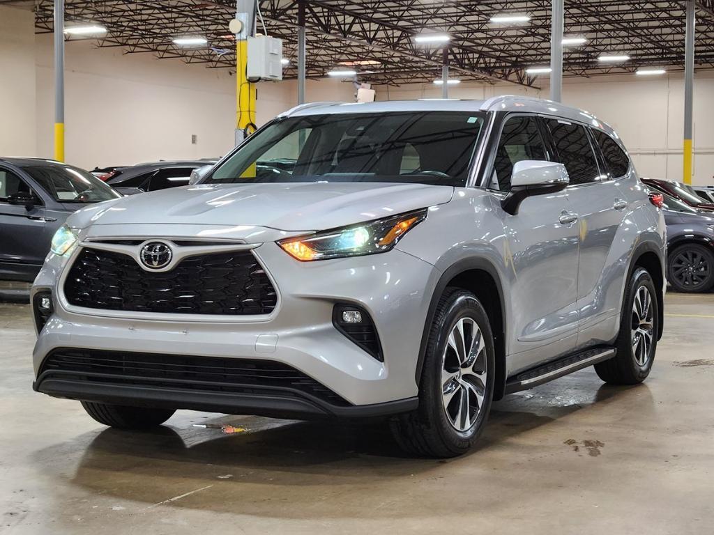 used 2022 Toyota Highlander car, priced at $37,556