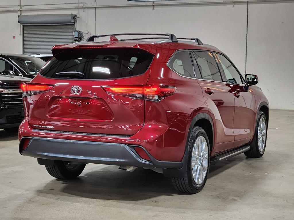 used 2023 Toyota Highlander car, priced at $44,625