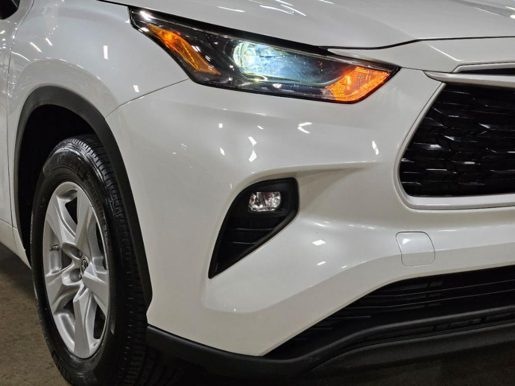 used 2022 Toyota Highlander car, priced at $33,352