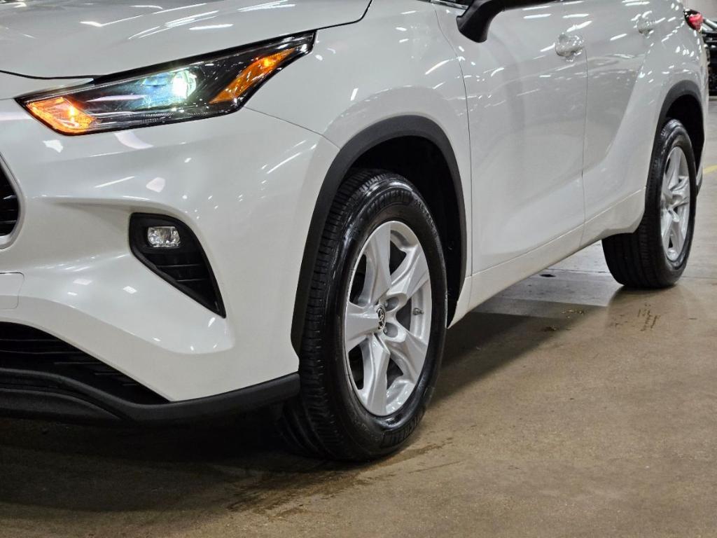 used 2022 Toyota Highlander car, priced at $33,352