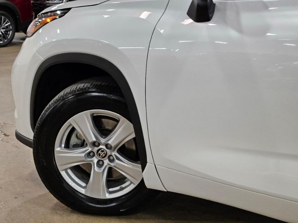 used 2022 Toyota Highlander car, priced at $33,352