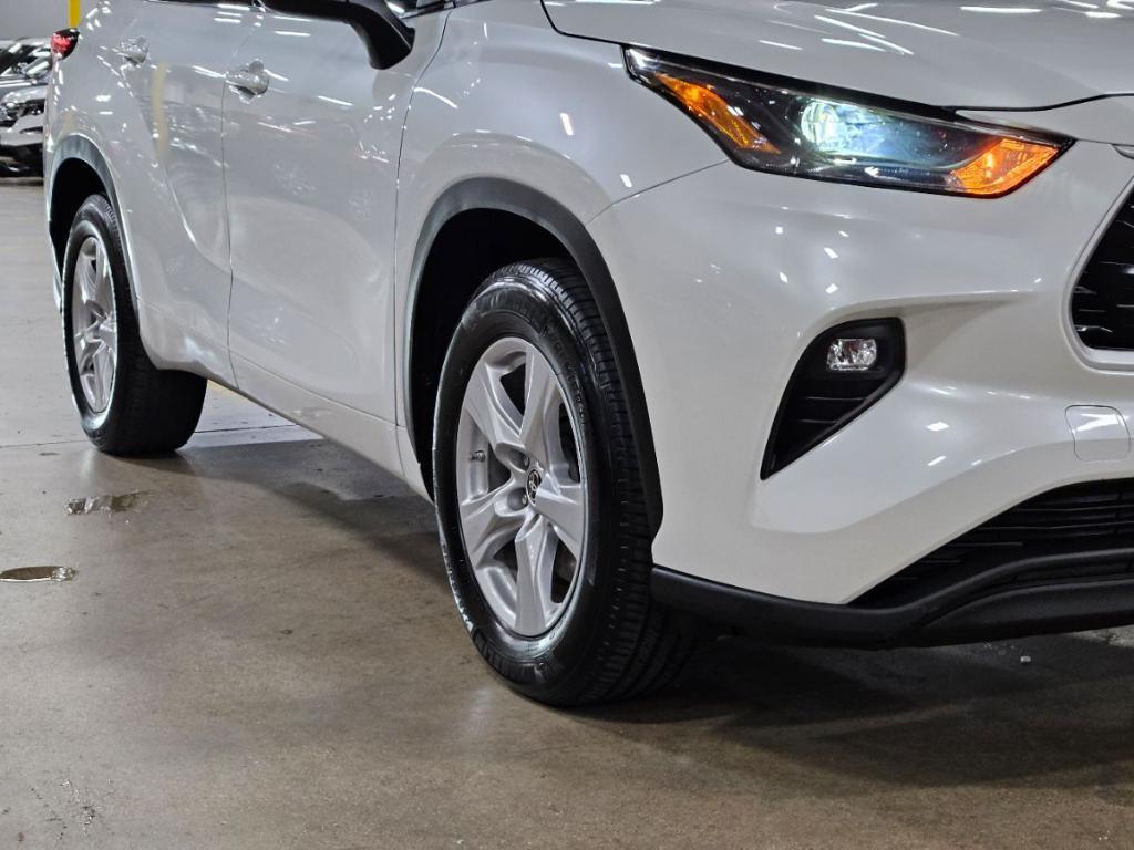 used 2022 Toyota Highlander car, priced at $33,352