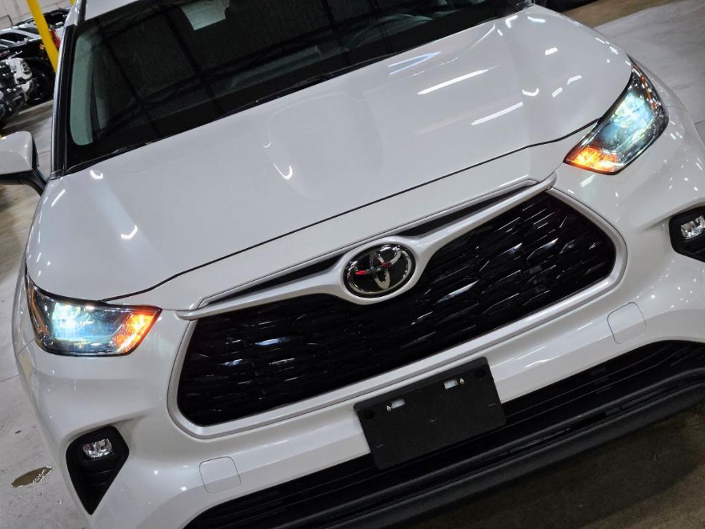 used 2022 Toyota Highlander car, priced at $33,352