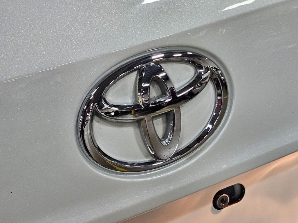 used 2022 Toyota Highlander car, priced at $33,352