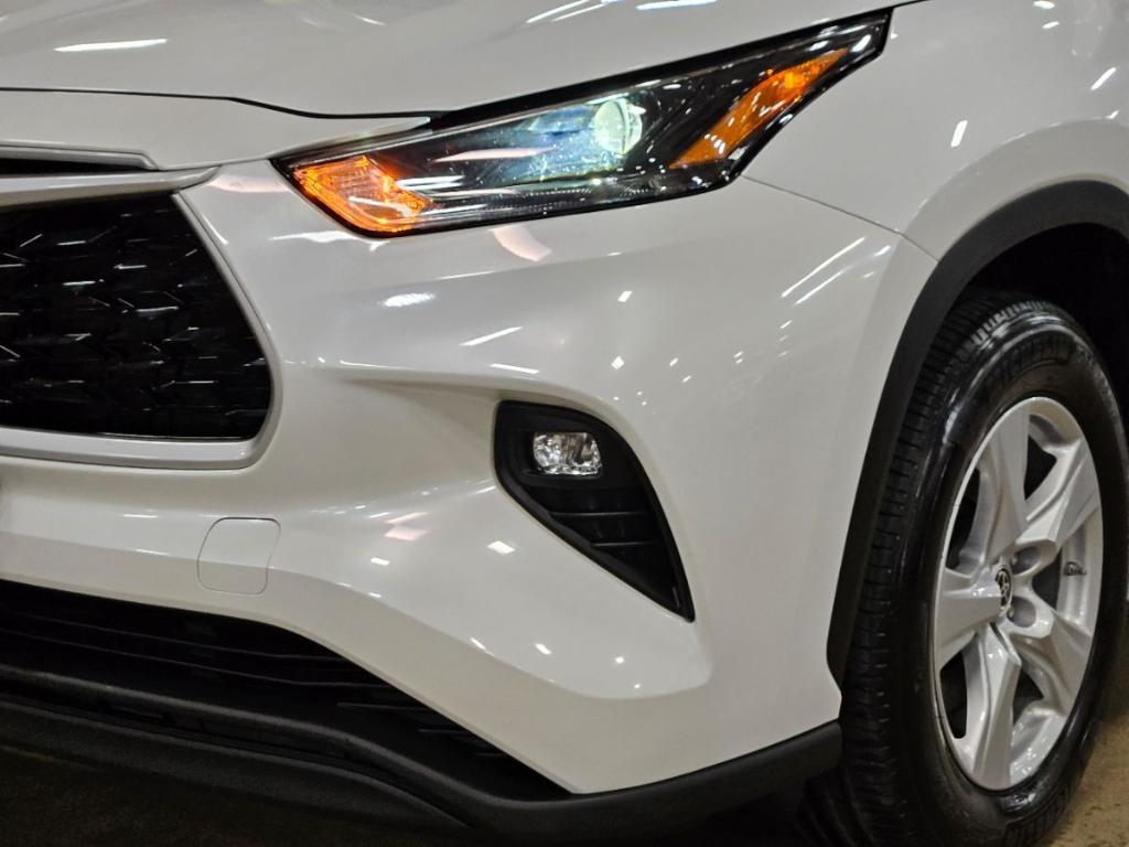 used 2022 Toyota Highlander car, priced at $33,352