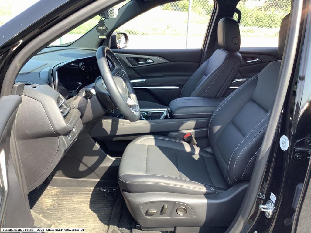 used 2024 Chevrolet Traverse car, priced at $39,995