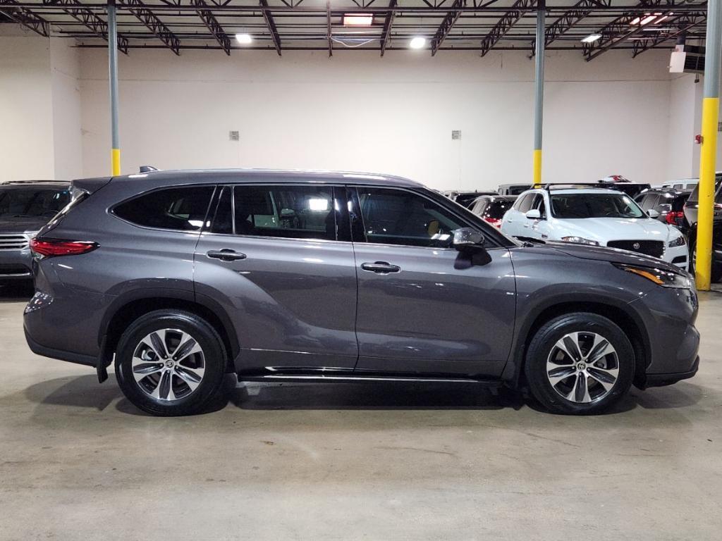 used 2021 Toyota Highlander car, priced at $31,469