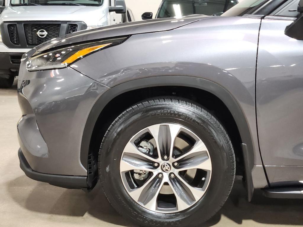 used 2021 Toyota Highlander car, priced at $31,469