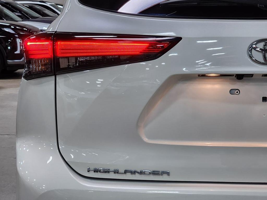 used 2020 Toyota Highlander car, priced at $27,871