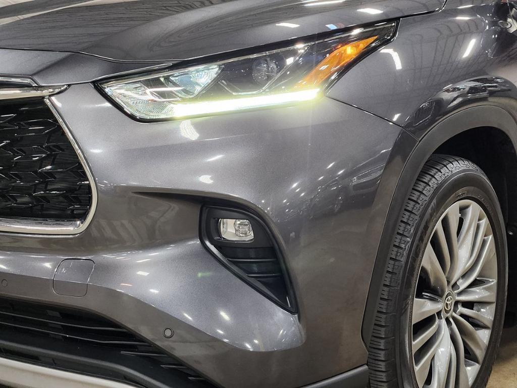used 2022 Toyota Highlander car, priced at $43,960