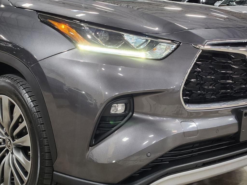 used 2022 Toyota Highlander car, priced at $43,960