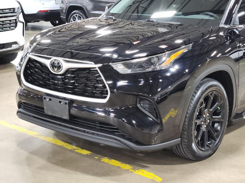 used 2022 Toyota Highlander car, priced at $33,721