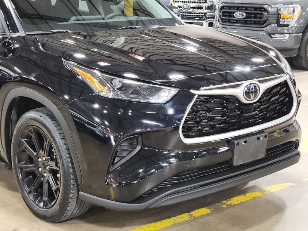 used 2022 Toyota Highlander car, priced at $33,721