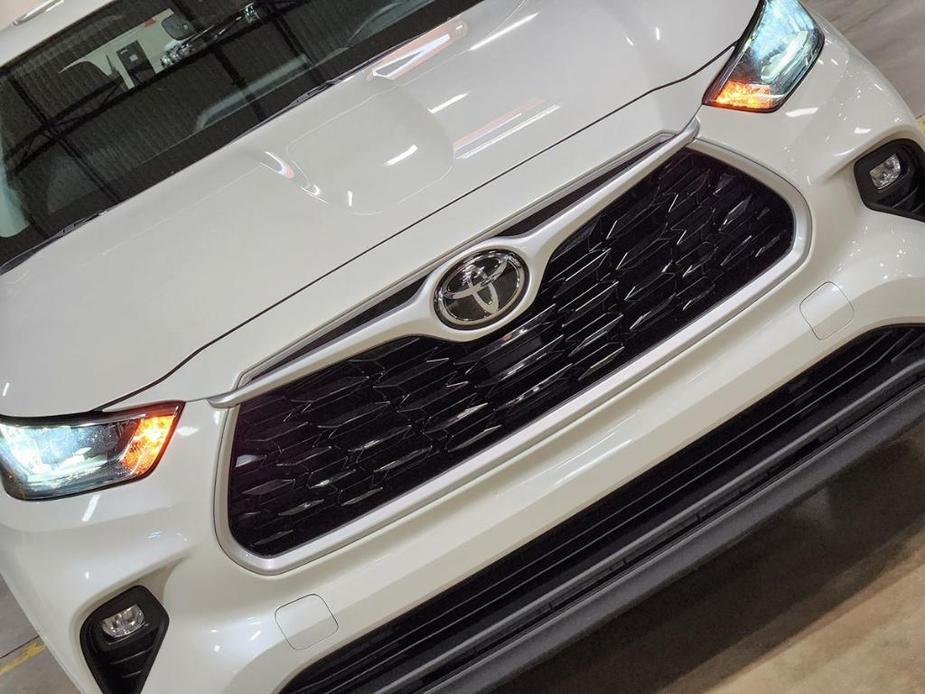 used 2020 Toyota Highlander car, priced at $33,817