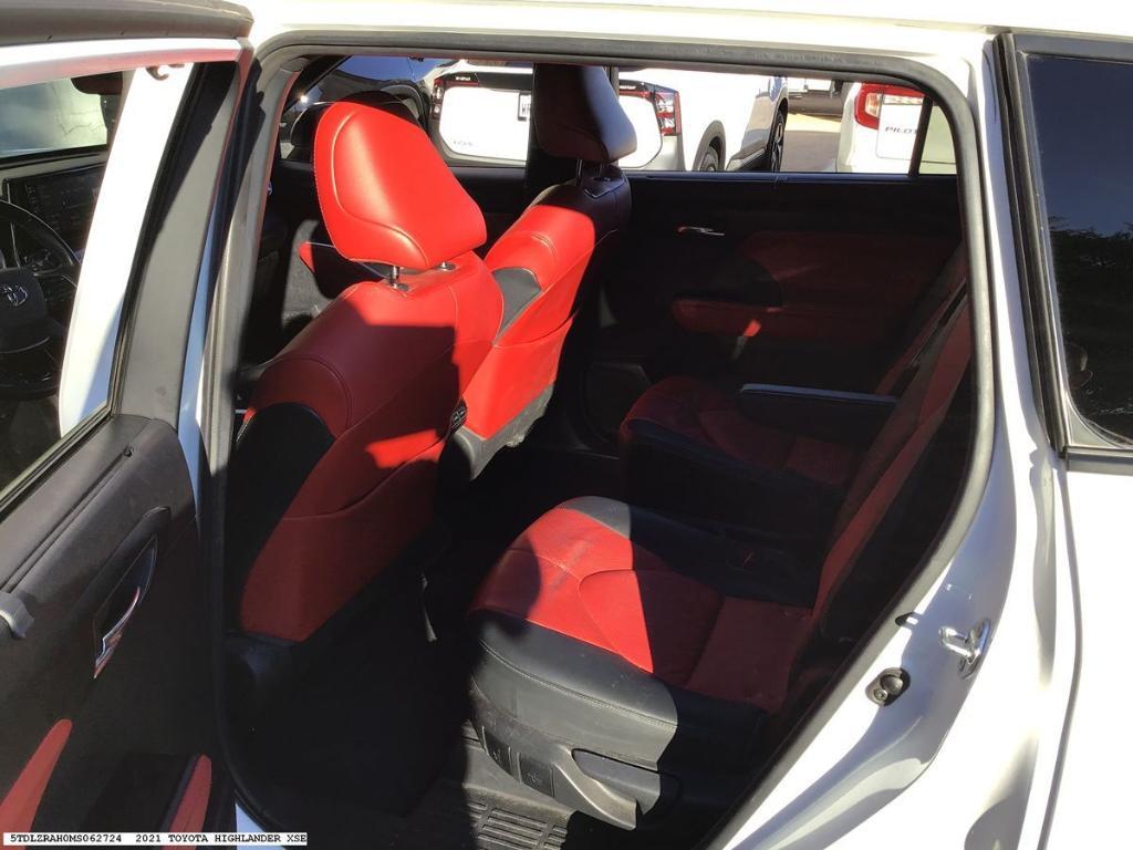 used 2021 Toyota Highlander car, priced at $34,277