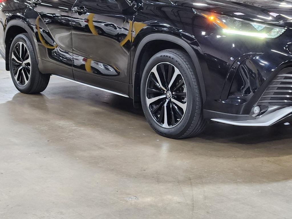 used 2022 Toyota Highlander car, priced at $42,159