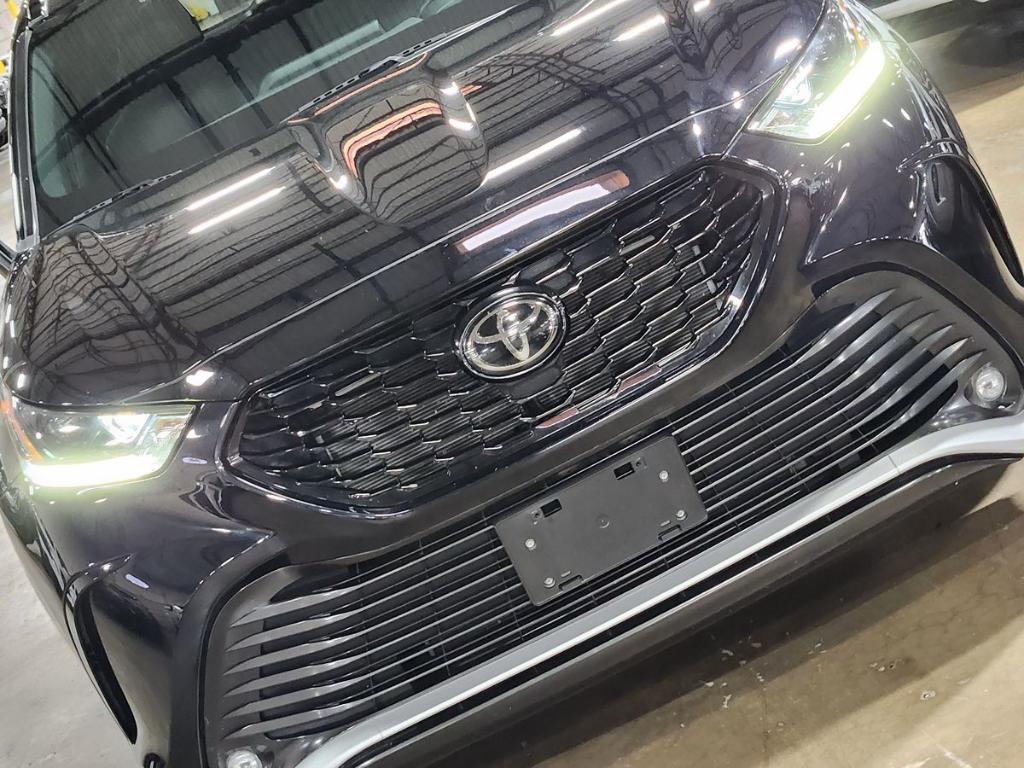 used 2022 Toyota Highlander car, priced at $42,159