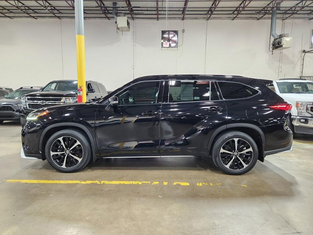 used 2022 Toyota Highlander car, priced at $42,159