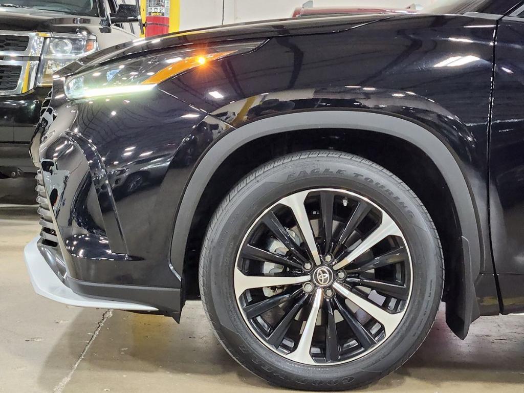 used 2022 Toyota Highlander car, priced at $42,159