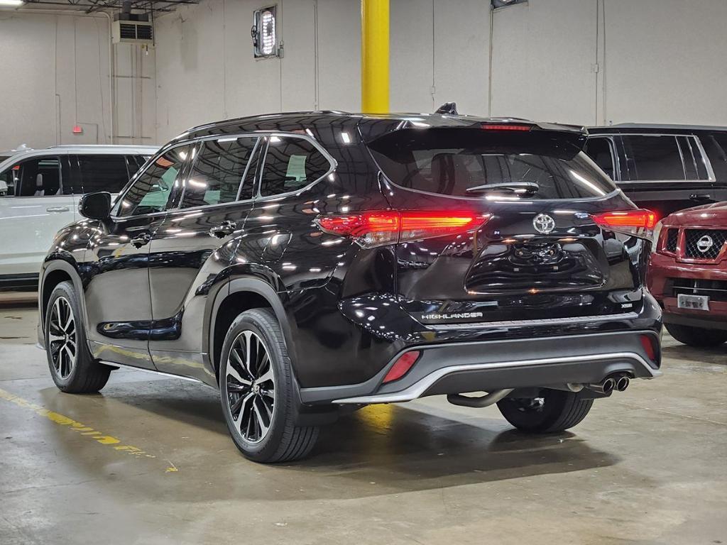 used 2022 Toyota Highlander car, priced at $42,159