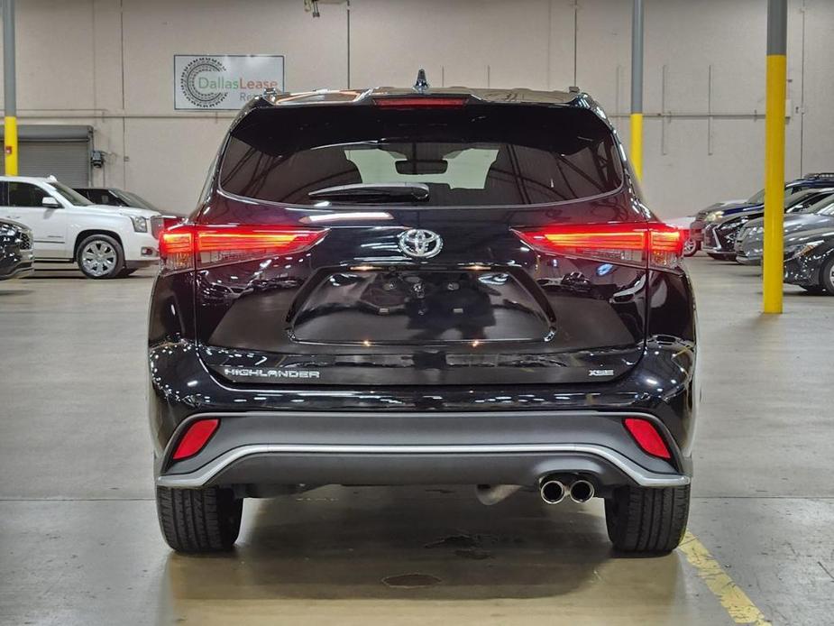 used 2021 Toyota Highlander car, priced at $33,407