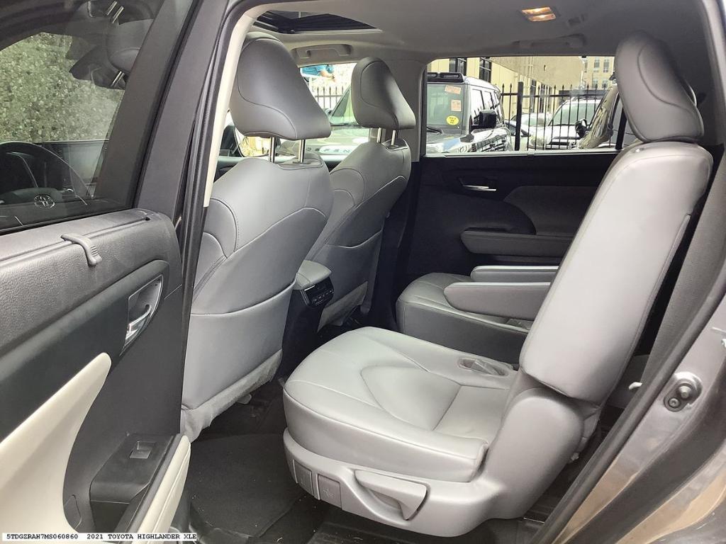 used 2021 Toyota Highlander car, priced at $31,008