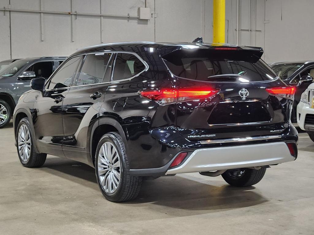 used 2022 Toyota Highlander car, priced at $38,662