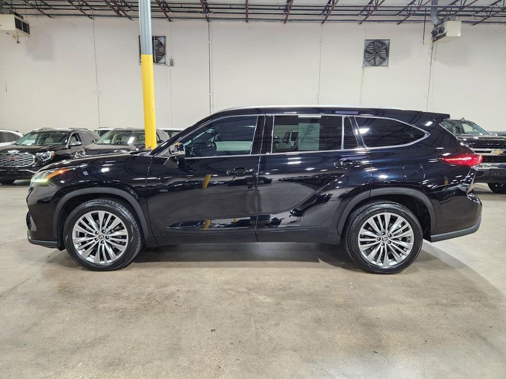 used 2022 Toyota Highlander car, priced at $38,662