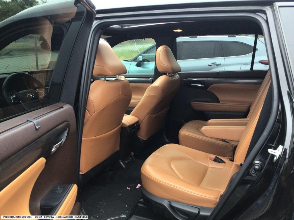 used 2022 Toyota Highlander car, priced at $39,662