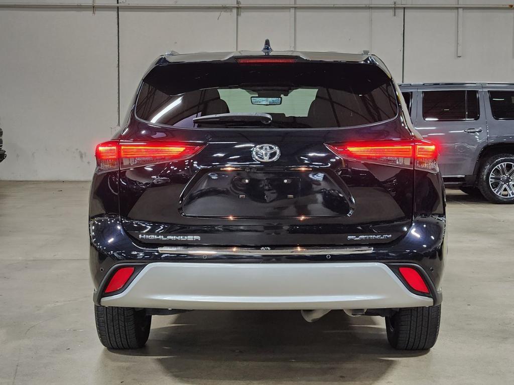 used 2022 Toyota Highlander car, priced at $38,662