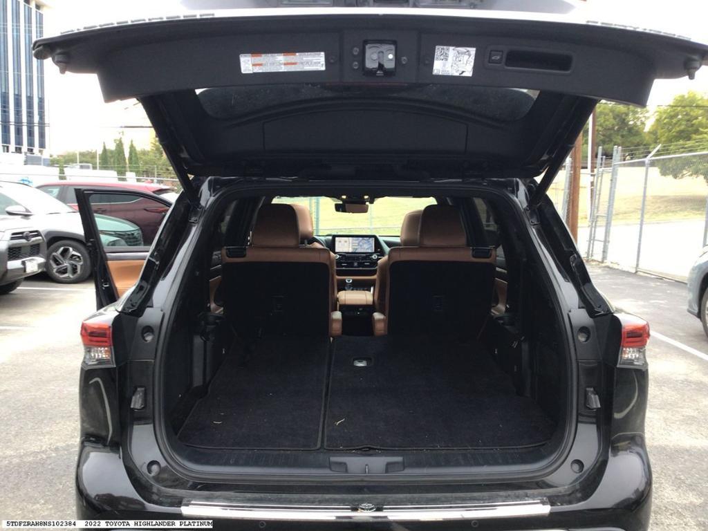 used 2022 Toyota Highlander car, priced at $39,662