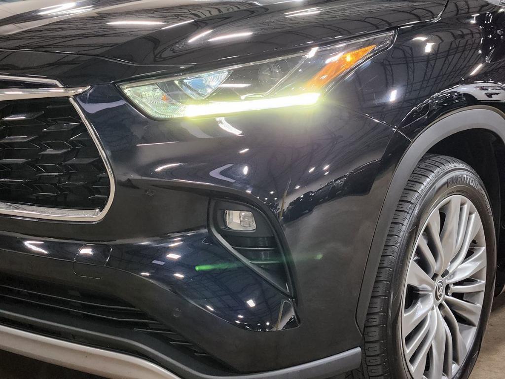 used 2022 Toyota Highlander car, priced at $38,662