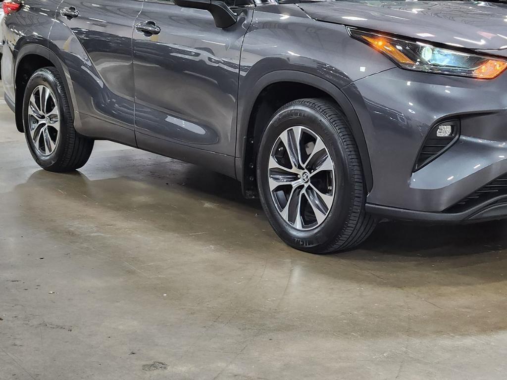 used 2022 Toyota Highlander car, priced at $39,833