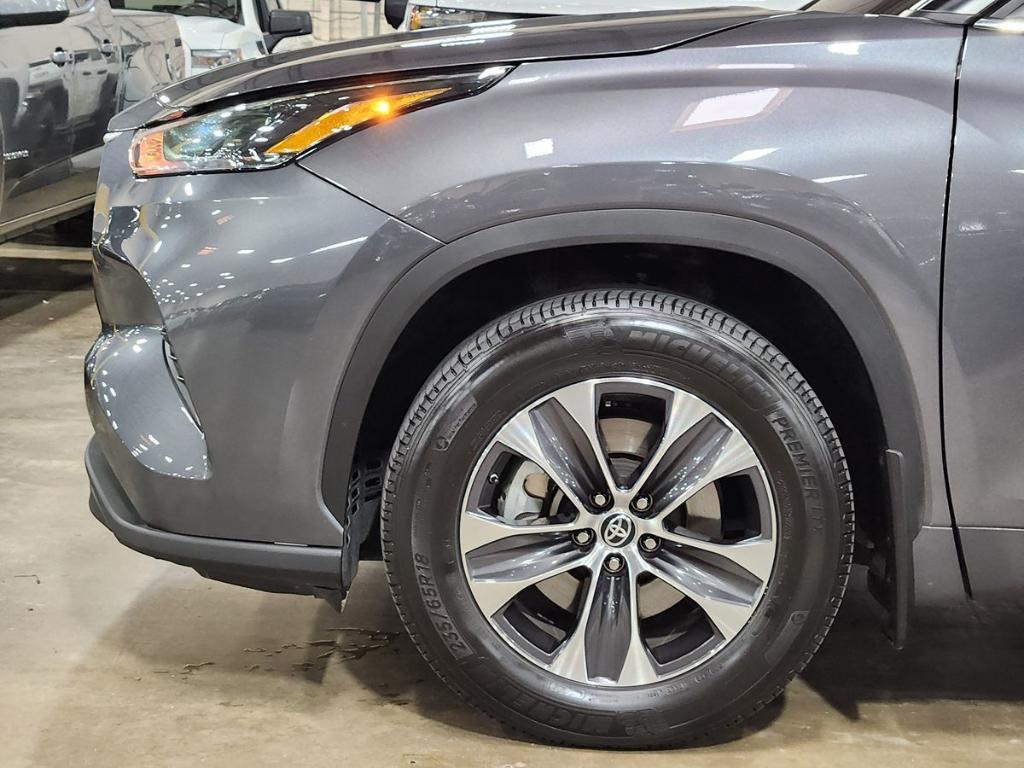 used 2022 Toyota Highlander car, priced at $39,833