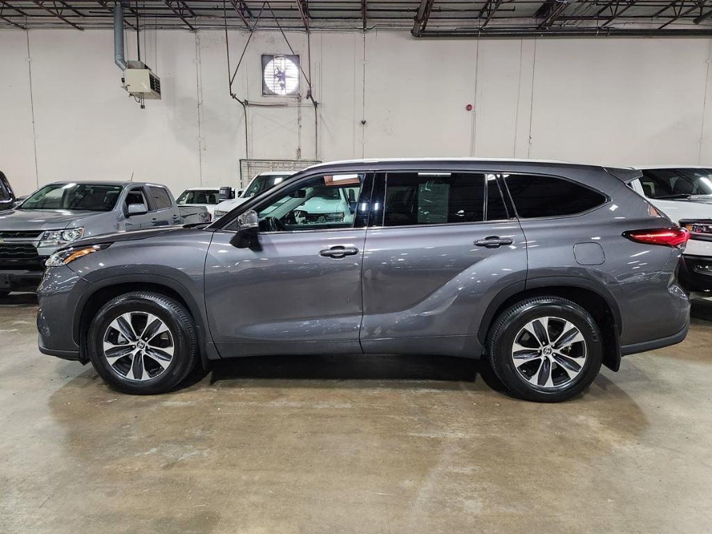 used 2022 Toyota Highlander car, priced at $39,833