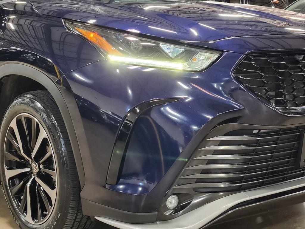 used 2022 Toyota Highlander car, priced at $39,552