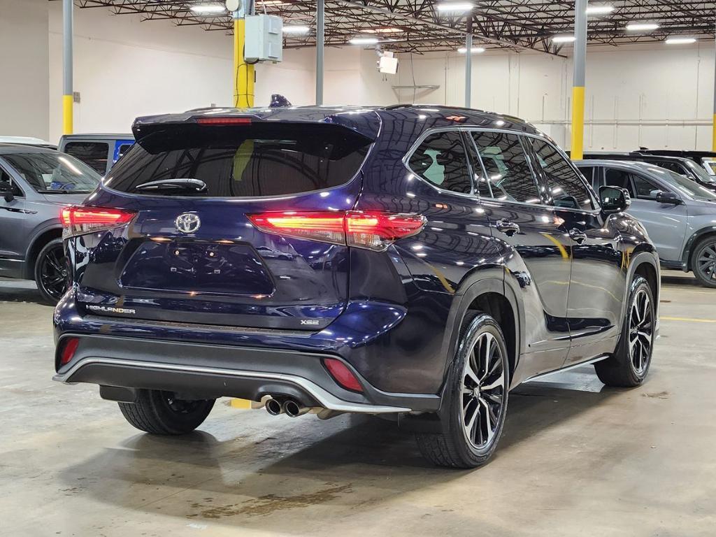 used 2022 Toyota Highlander car, priced at $39,552