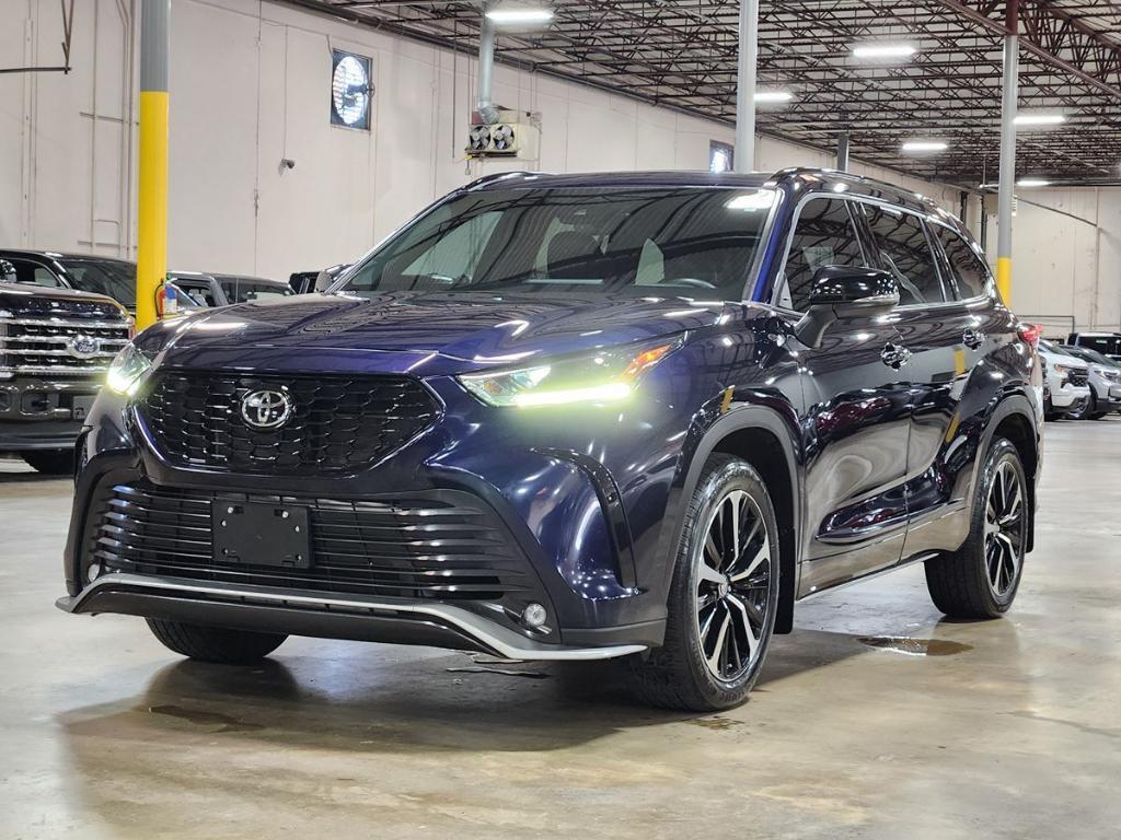 used 2022 Toyota Highlander car, priced at $39,552