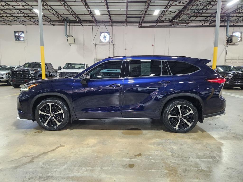 used 2022 Toyota Highlander car, priced at $39,552