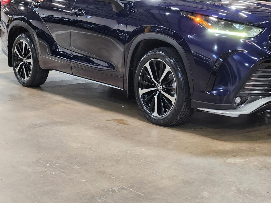 used 2022 Toyota Highlander car, priced at $39,552