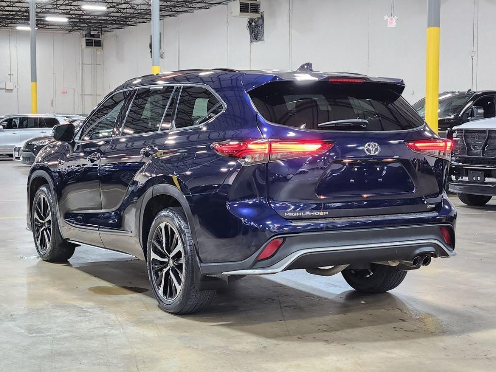used 2022 Toyota Highlander car, priced at $39,552
