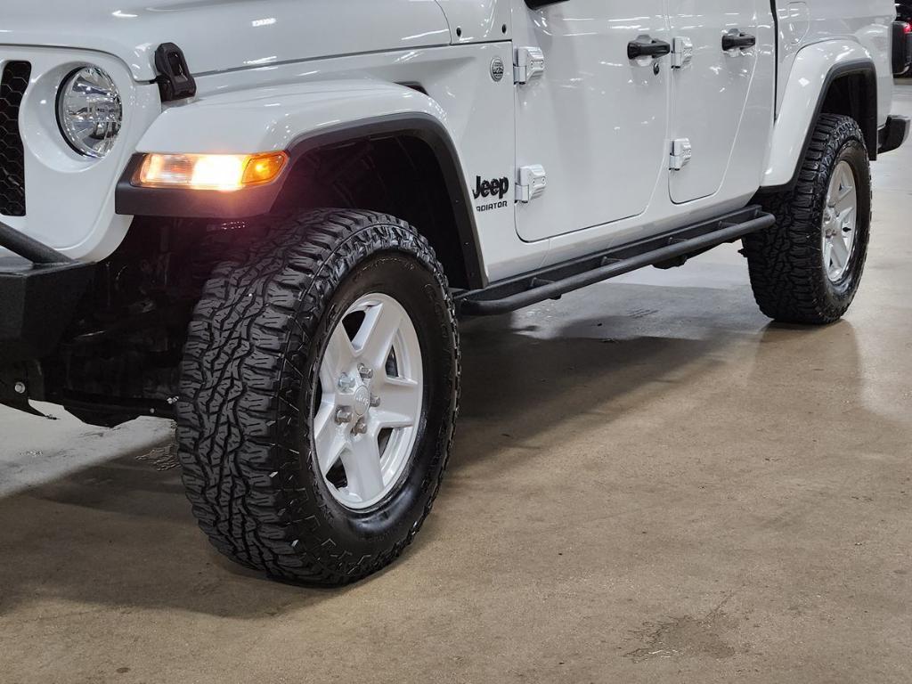 used 2021 Jeep Gladiator car, priced at $27,012