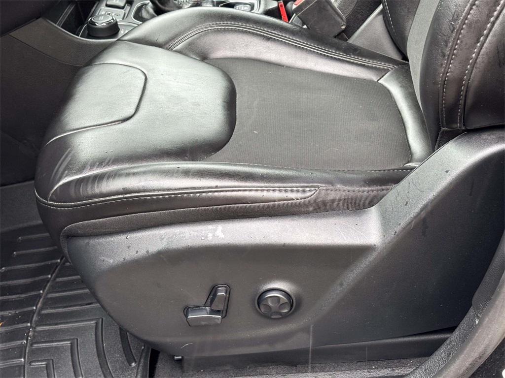 used 2019 Jeep Cherokee car, priced at $15,500